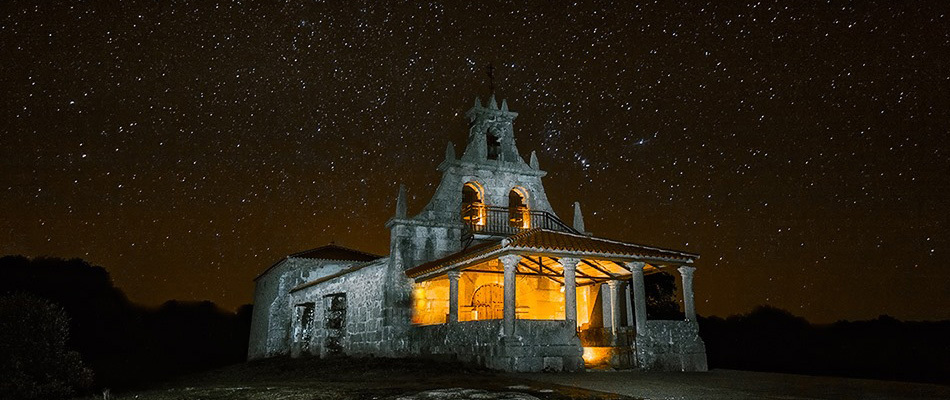 Fotos nocturnas de la Ermita de la Virgen del Castillo